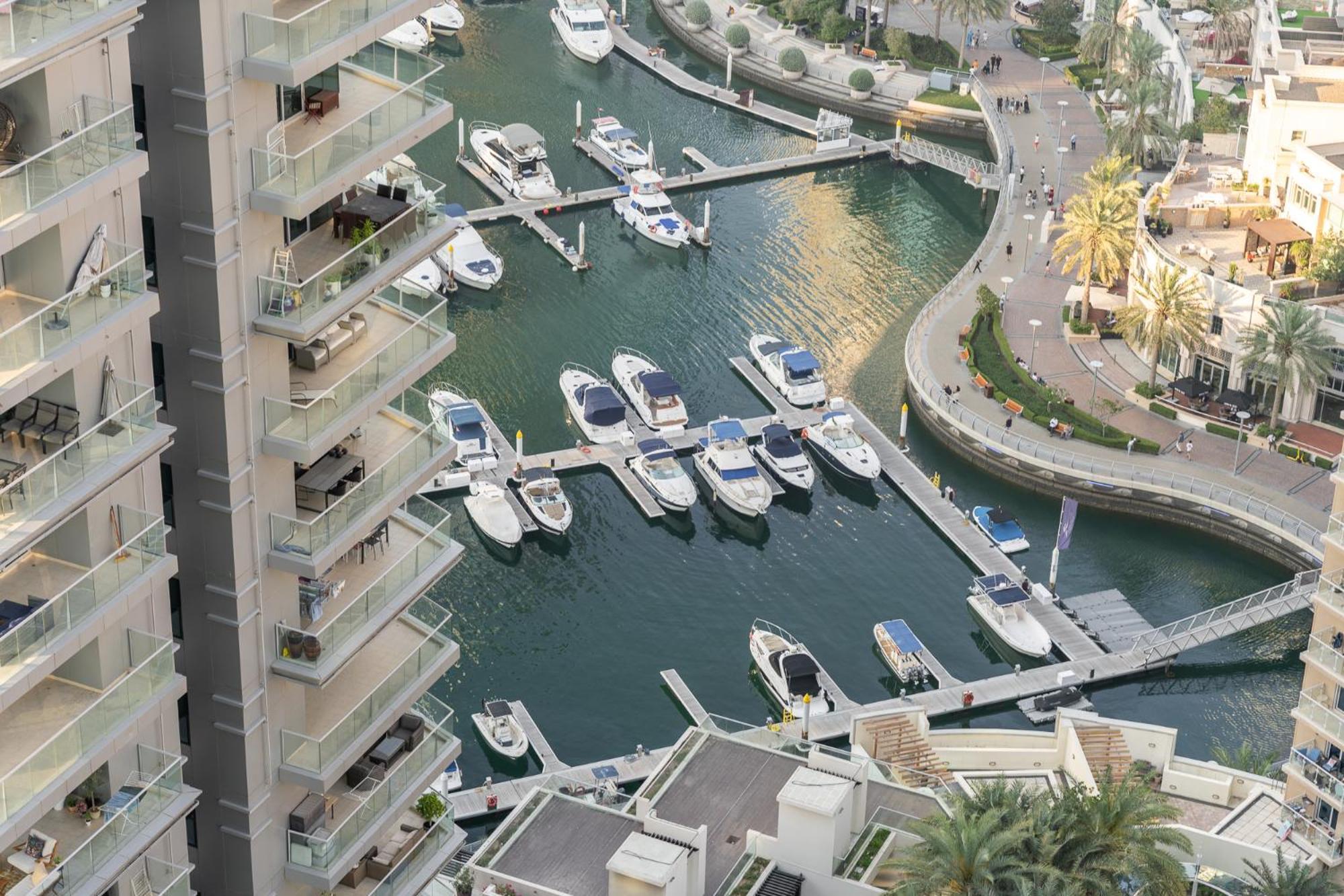 Apartment Spacious 3 Bed That Sleeps 8! In Marina *