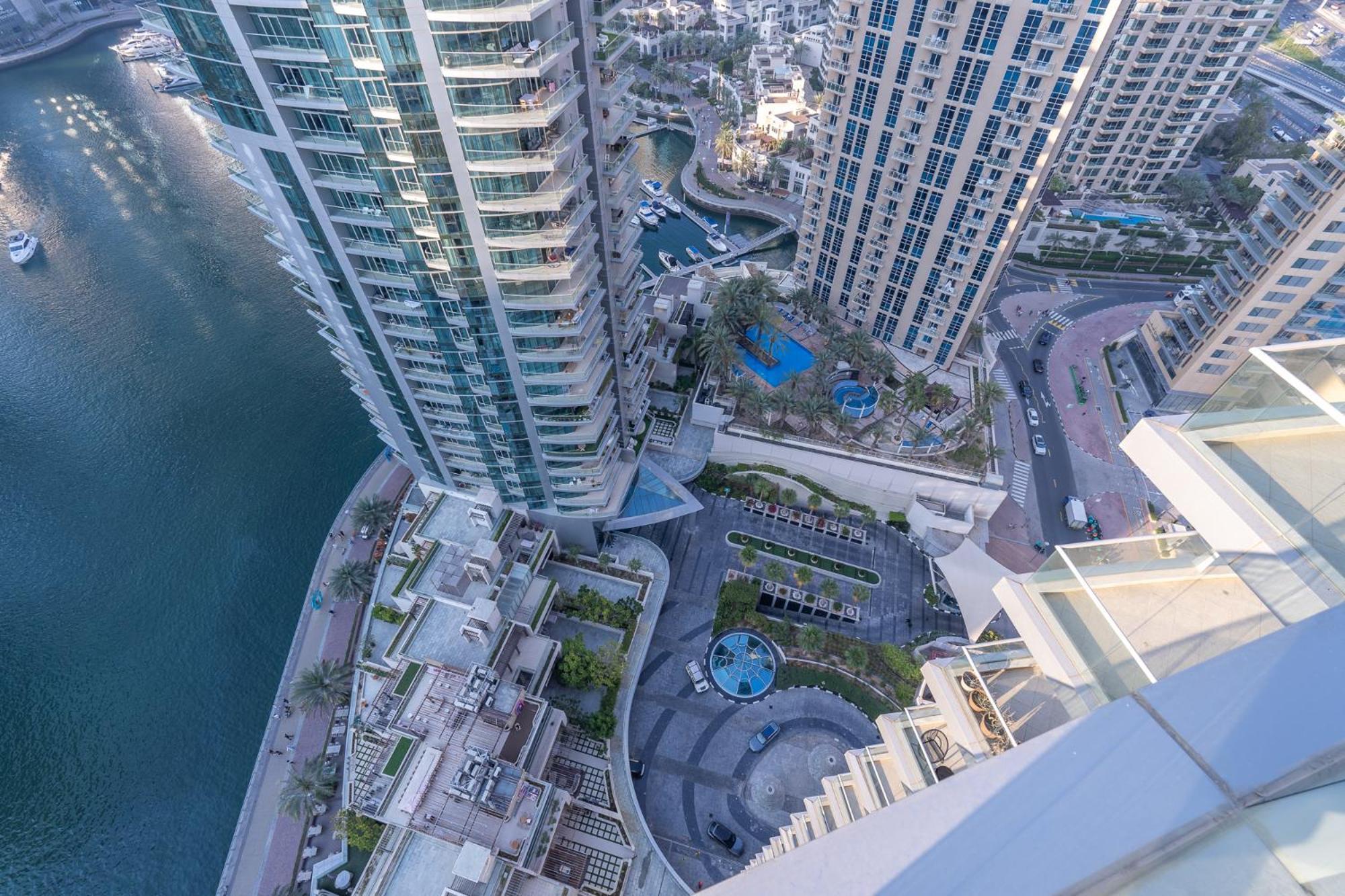 Spacious 3 Bed That Sleeps 8! In Marina