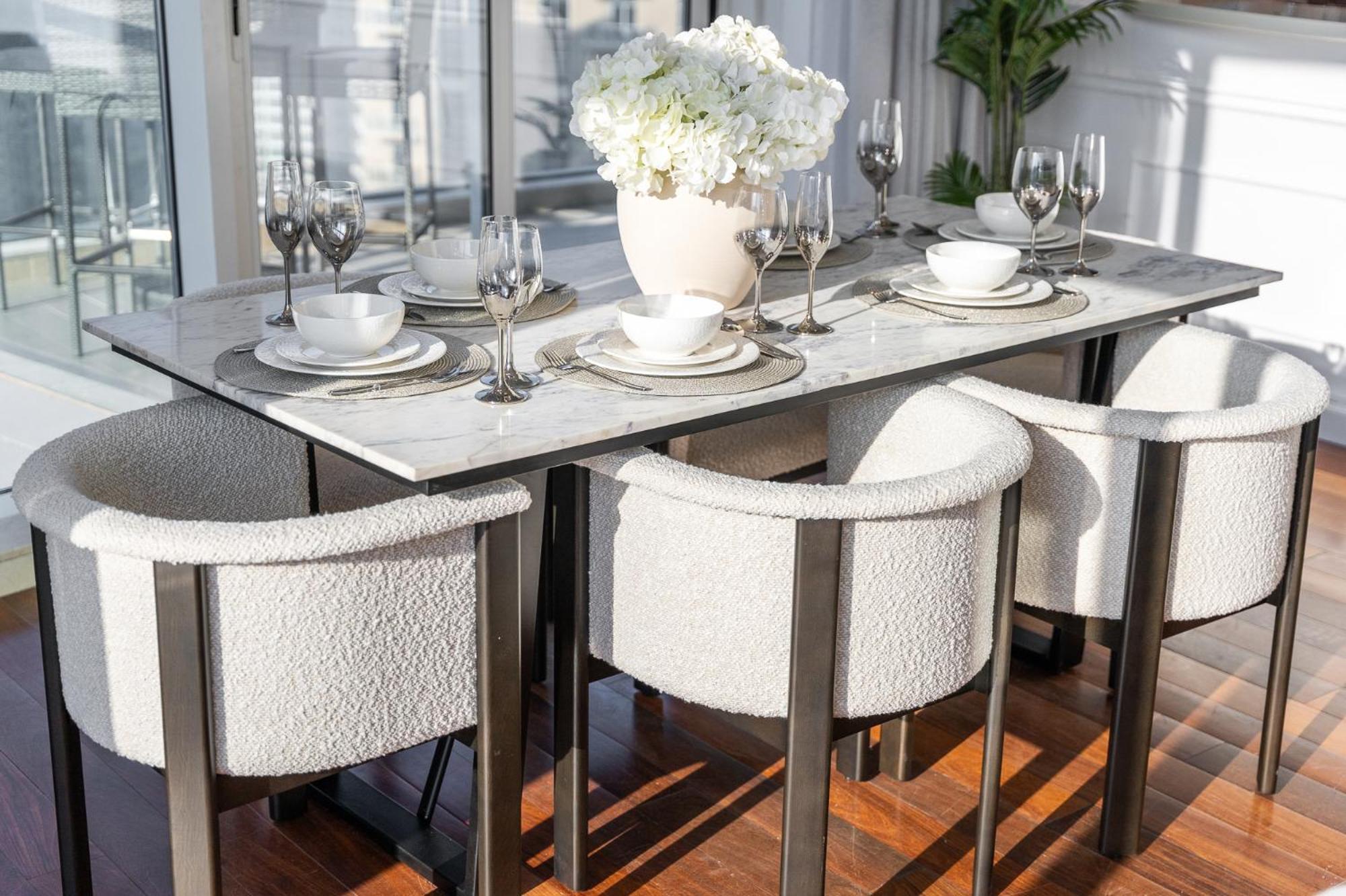 Apartment Spacious 3 Bed That Sleeps 8! In Marina