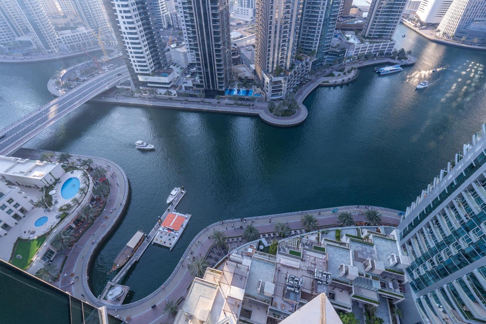 Apartment Spacious 3 Bed That Sleeps 8! In Marina Dubai