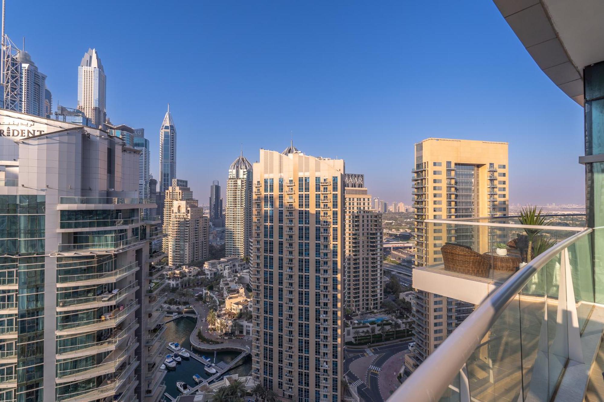 Apartment Spacious 3 Bed That Sleeps 8! In Marina Dubai