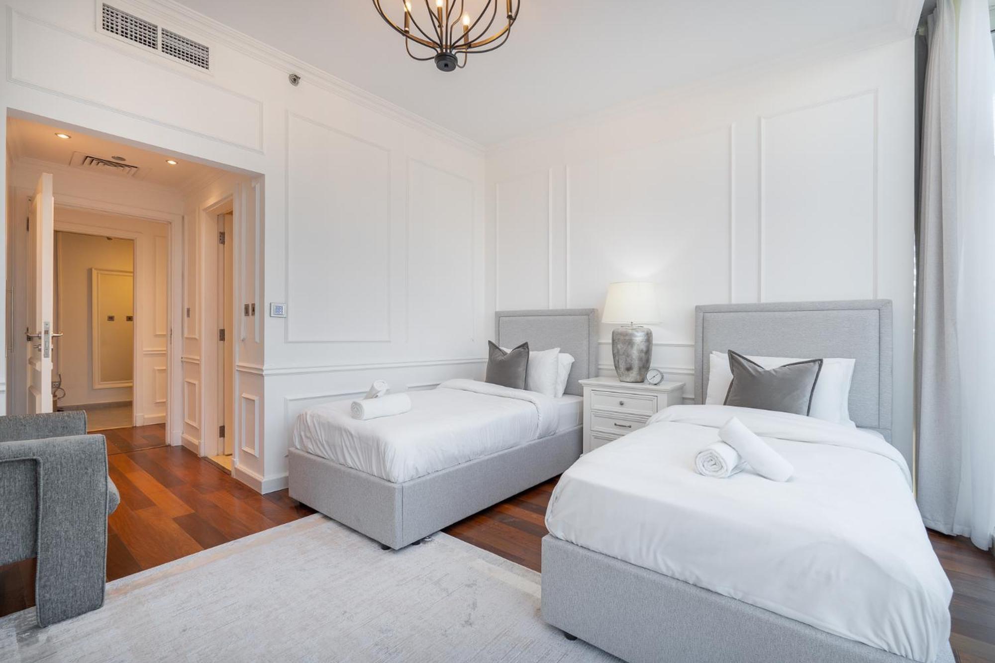 Spacious 3 Bed That Sleeps 8! In Marina * Dubai