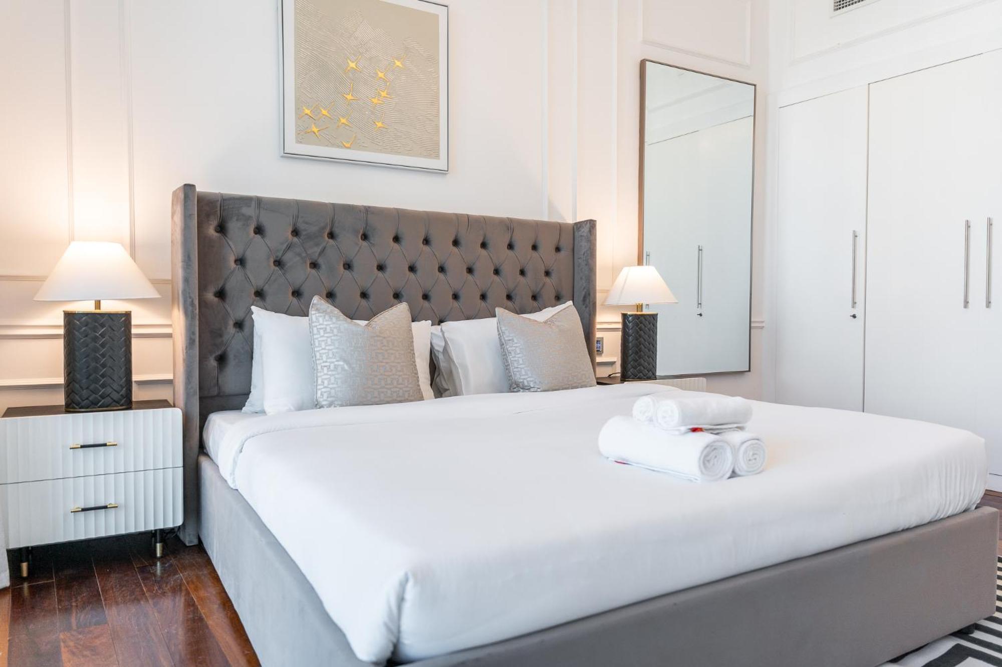 Spacious 3 Bed That Sleeps 8! In Marina Apartment Dubai