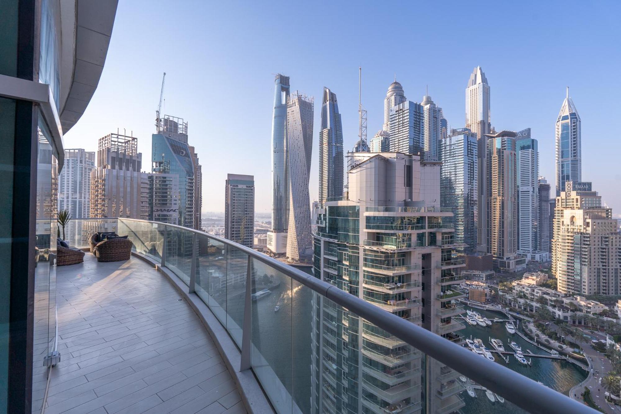 Apartment Spacious 3 Bed That Sleeps 8! In Marina Dubai