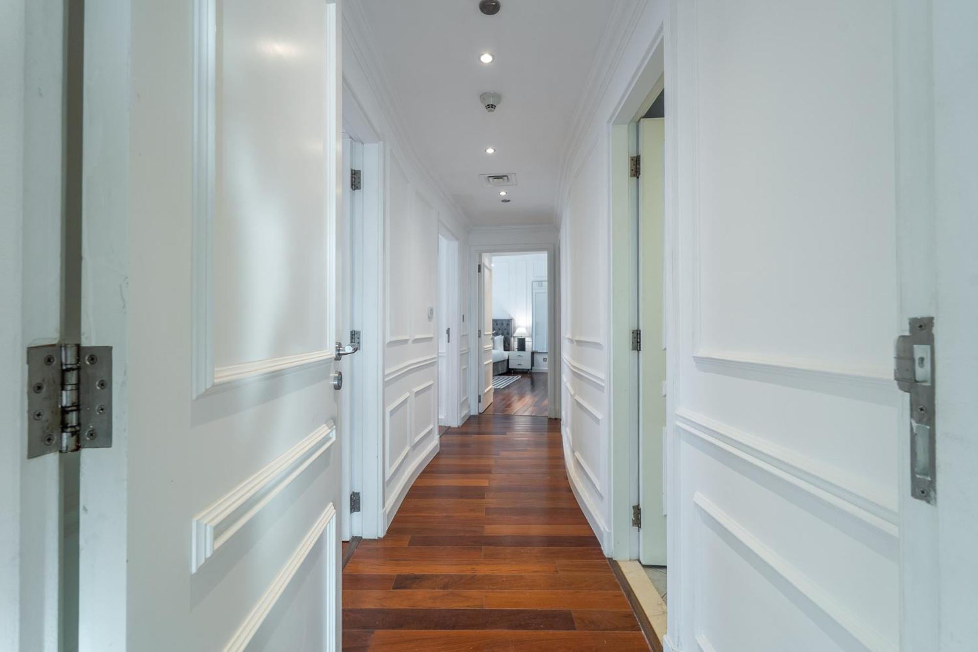 Spacious 3 Bed That Sleeps 8! In Marina Apartment