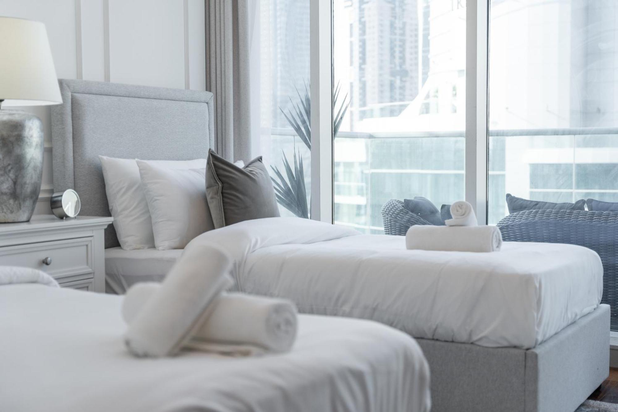 Spacious 3 Bed That Sleeps 8! In Marina