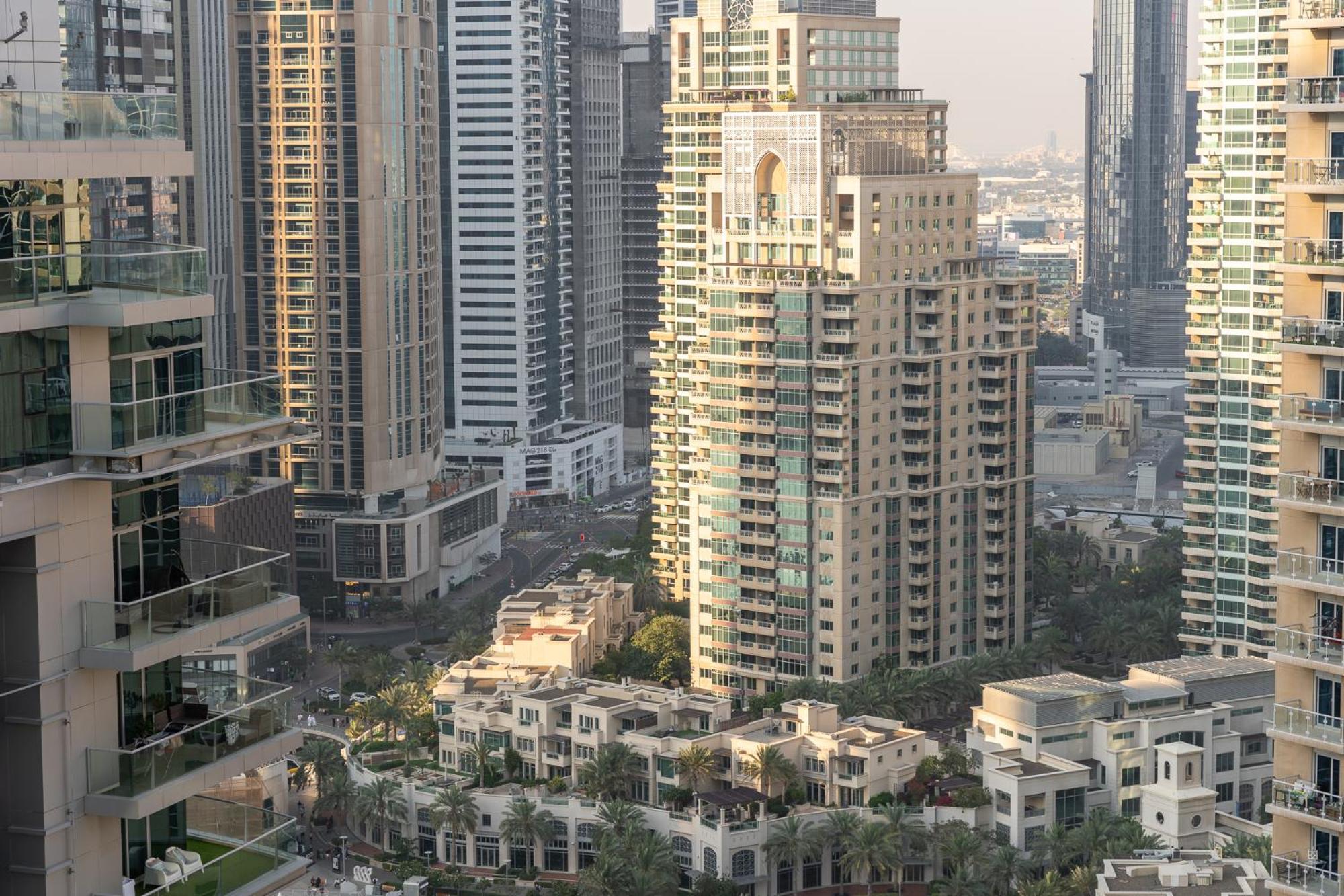 Spacious 3 Bed That Sleeps 8! In Marina Apartment Dubai