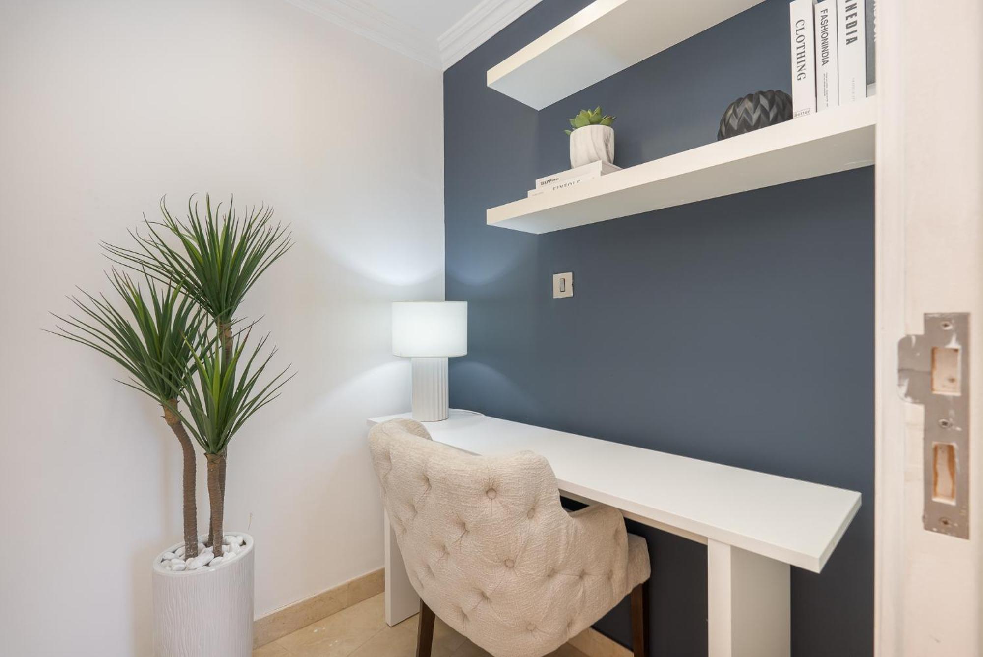 Spacious 3 Bed That Sleeps 8! In Marina Apartment
